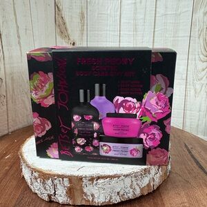 Betsey Johnson Fresh Peony Body Wash Set - Pink and Black